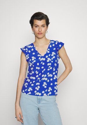 Top azul de decote em V com mangas curtas, apresentando um padrão floral branco. Tecido suave, design ligeiramente ajustado e barra ao nível do quadril.