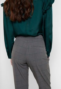 ONLY Pantalon classique - mottled grey