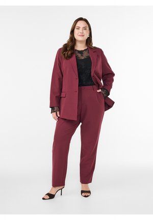 Zizzi, HOSE MIT TASCHEN UND GERADEM BEINVERLAUF - Stoffhose - windsor wine