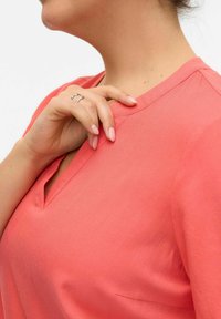 Vero Moda Curve Palaidinė - dubarry