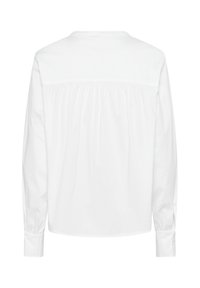 Witte blouse met lange mouwen, met een gerimpelde rug en knoopmanchetten, getoond vanaf de achterkant.