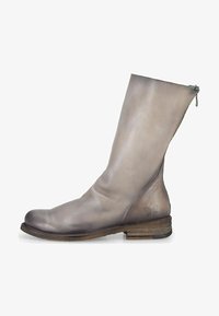 Unausgewählt, lead grey