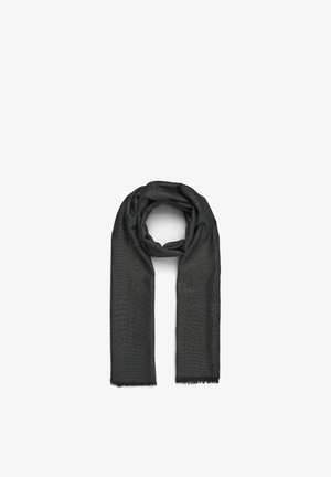 Czarny pleciony szalik z subtelną fakturą, luźno złożony z frędzlami na krawędziach, wyeksponowany na białym tle.