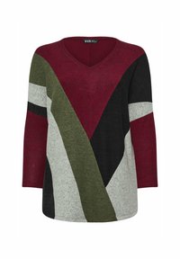 Maglione a V con maniche ¾ in rosso, verde, nero e grigio con motivi geometrici. Tessuto morbido, vestibilità casual e dettagli di cuciture rinforzate.