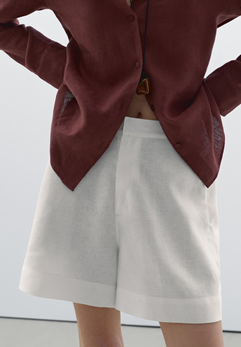 Massimo Dutti BERMUDA - Šortky - white