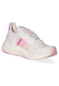 Białe buty sportowe z różowymi akcentami, syntetyczna siateczka, teksturowany wzór, sznurowadła oraz amortyzowana podeszwa. Widoczne logo Adidas.