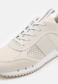 EA7 Emporio Armani LACES UNISEX - Sportcipő - rainy day/silver