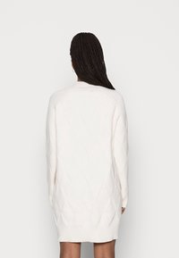 Fashion Union Petite Pletené šaty - off-white