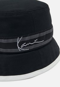 Karl Kani SIGNATURE TAPE BUCKET HAT UNISEX - Chapéu - black