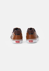 Levi's® TURNER - Tenisice - brown