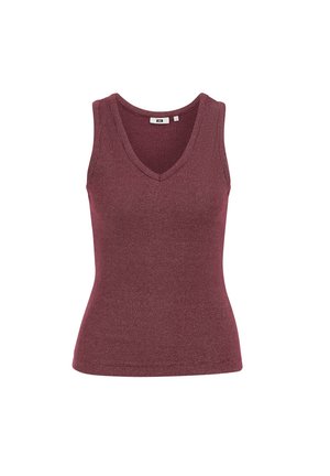 Ærmeløs ribstrikket tanktop i dyb bourgogne med V-udskæring og figursyet silhuet.