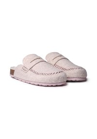 Chaussons en feutre à enfiler de couleur gris clair avec un dessus en textile doux, une semelle en caoutchouc rose et une couture décorative. Ils présentent un col rembourré.