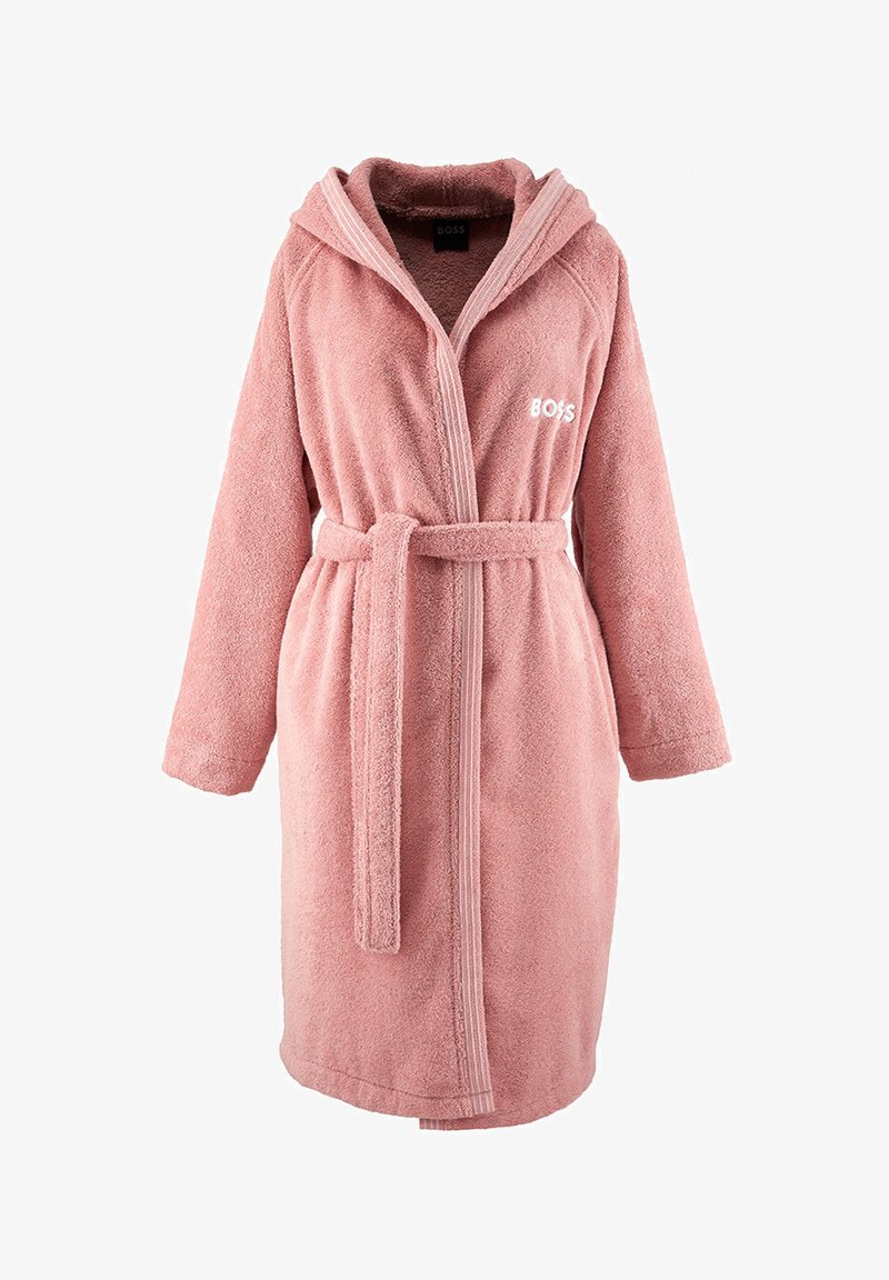 Peignoir à capuche rose avec manches longues, ceinture à la taille, et logo "BOSS" sur la poitrine, fabriqué en tissu éponge doux.
