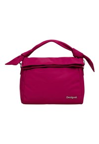 Fuchsia synthetische Handtasche mit umklappbarem Deckel, geknotetem oberen Griff und silbernem "Desigual"-Logo. Glatte Textur und strukturierte Form.