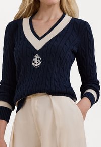 Lauren Ralph Lauren CABLE KNIT COTTON CRICKET SWEATER - Pulover - navy/mascarpone cream