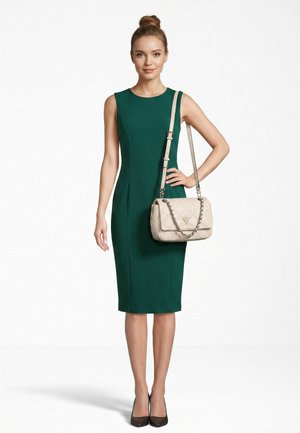 Guess, JULIET SCHULTERTASCHE 20 CM - Handtasche - bone
