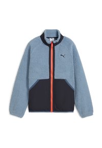 Chaqueta de forro polar en azul claro con una sección inferior negra, cremallera naranja y detalles en azul marino. Presenta un cuello alto y una superficie texturizada.