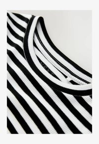 Non sélectionné, black white