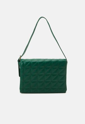 Borsa a tracolla rettangolare in ecopelle trapuntata verde, dotata di una singola tracolla regolabile e di un motivo a diamante testurizzato.