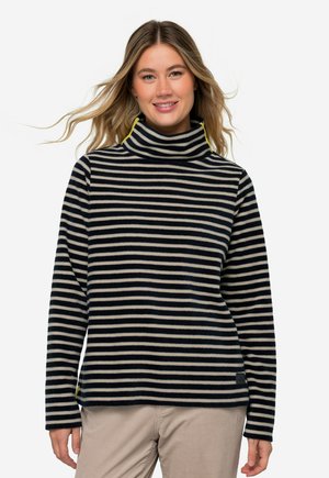 Stripet rullekrave sweater i marineblå og creme, blødt stof, med en høj krave og et gult accent ved halsudskæringen.