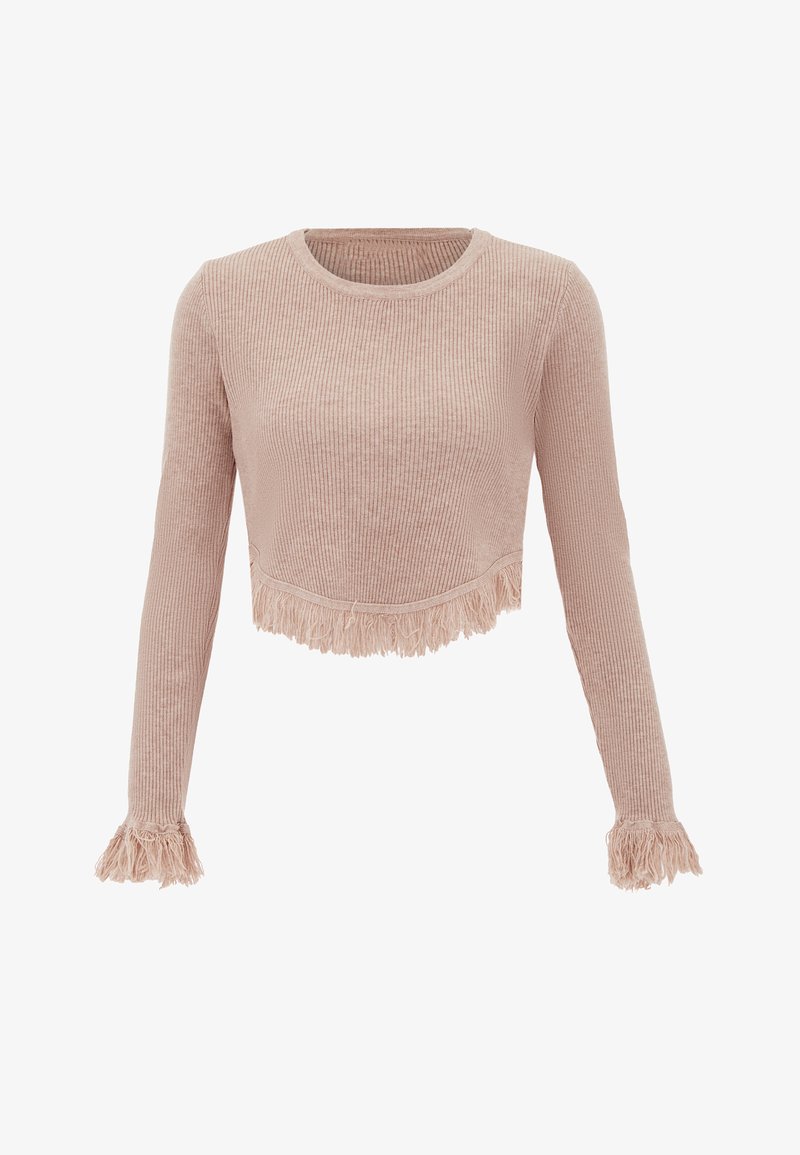 Prążkowany, krótki sweter w jasnoróżowym kolorze z długimi rękawami, z frędzlami na dolnym brzegu i mankietach. Gładka tekstura, casualowy design.