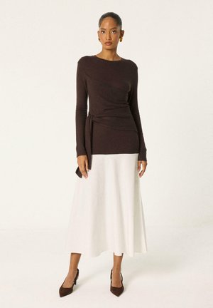 Touché Privé, ASYMMETRIC DRAPED DRESS - Robe en jersey - brown