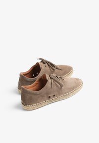 Scalpers Pantofi casual cu șiret - taupe