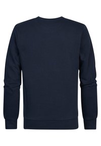 Sudadera azul marino de manga larga, corte regular, con puños y dobladillo acanalados y un escote redondo. Textura suave, detalles mínimos, diseño simple.