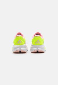 adidas Performance QUESTAR 3  - Tenisice za cestovno trčanje - pink spark/halo silver/lucid lemon