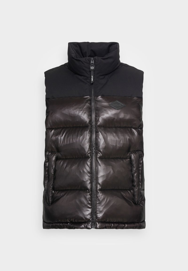 Gilet noir matelassé sans manches avec col montant, fermeture éclair frontale, poches latérales et texture matelassée brillante sur un fond uni.