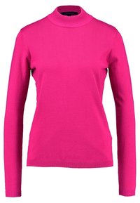 Fuksiansävyinen neulepaita, jossa korkea kaulus, pitkät hihat sekä resorit hihoissa ja helmassa. Sileä pinta, vartalonmyötäinen leikkaus, ei näkyviä kuvioita tai yksityiskohtia.