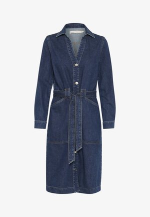 Vestido de mezclilla con un cierre de botones en la parte delantera, cuello, mangas largas y lazo en la cintura. Color azul oscuro, dos bolsillos frontales y costuras en contraste.
