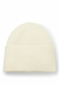 Berretto bianco lavorato a maglia con una texture a coste, dotato di un risvolto e una parte superiore arrotondata. Realizzato in materiale morbido ed elastico.