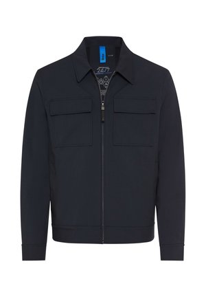 Veste bleu marine avec fermeture éclair à l'avant, deux poches poitrine et un col. Fabriquée en tissu lisse avec un design minimaliste et des poignets élastiques.