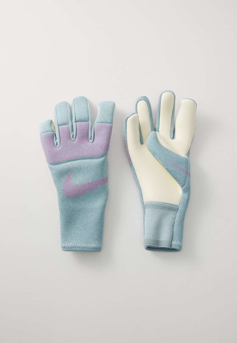 Guanti in tessuto blu e viola con punte delle dita scoperte e dettagli in gomma bianca. Presentano un logo Nike rosa sul retro.