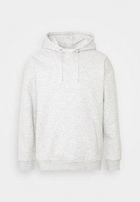 Sudadera gris claro hecha de material suave, con capucha ajustable, mangas largas y un bolsillo tipo canguro en la parte frontal. Diseño simple con puños de canalé.