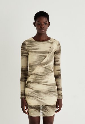 NMLESLEY RUCHING SHORT DRESS - Etuikleid - eggnog
