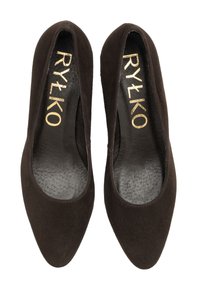 Brun kashmir kengät korkokengät teräväkärkisellä muotoilulla. Sisäosa on varustettu sileällä mustalla vuorella, jossa on kultaiset "RYŁKO" -brändäykset.