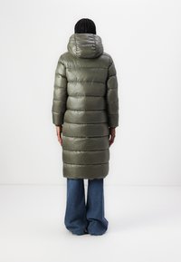 Blauer BELLEVUE - Zimní kabát - verde pigna/beige