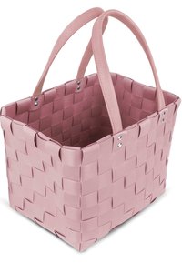 Geflochtener Aufbewahrungskorb in zartem Rosa mit zwei stabilen Griffen. Quadratische Form, Metallakzente und eine strukturierte Oberflächendetail für besseren Halt.