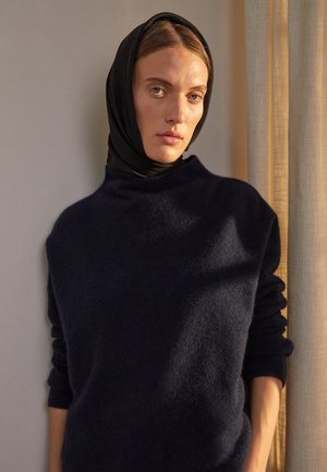 MIKA FUNNEL NECK - Strikkegenser - navy