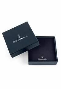 Maserati-Geschenkbox aus dunkelblauem Leder mit silbernem Logo; quadratische Form, glatte Oberfläche, luxuriöser schwarzer Innenraum und abnehmbarer Deckel.