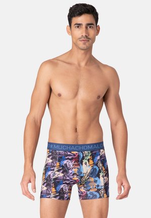 Mnohofarebné boxerky s modrým pásom s logom "MUCHACHOMALO", živým abstraktným vzorom a priliehavým dizajnom.