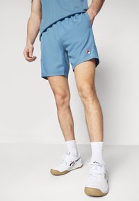 Fila SHORTS LEO - Spordišortsid - captains bue
