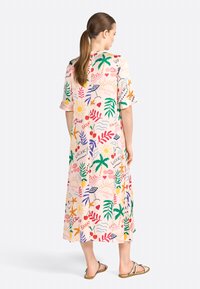 Floral-patterned maxi dress in lightweight fabric. Features short sleeves, a round neck, and a colorful design with tropical motifs.