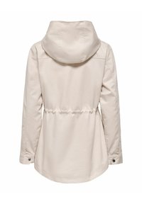 Veste à capuche beige clair à manches longues avec poignets ajustables à boutons, taille cintrée, vue de dos sur fond uni.