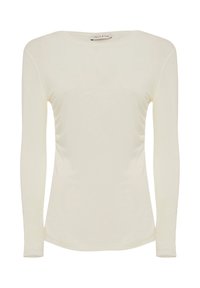 Maglietta a maniche lunghe color avorio, con scollo rotondo e arricciature laterali, realizzata in un tessuto morbido e leggero con una superficie liscia.