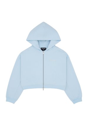 Hellblauer, kürzlich geschnittener Hoodie mit Frontreißverschluss, langen Ärmeln und Kapuze, mit dezent auf der Brust gesticktem Markenlogo.