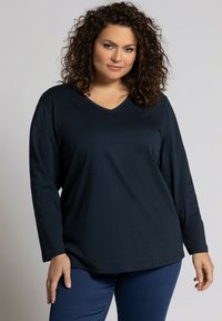 Ulla Popken GROSSE GRÖSSEN BASIC-V LANGARM  - Langarmshirt - marine