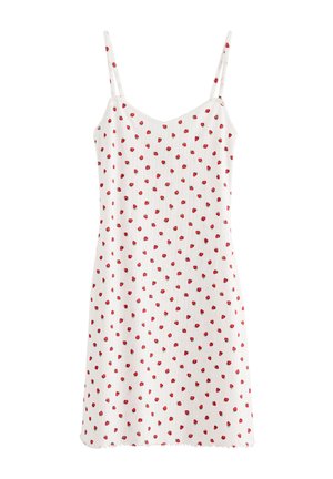 Hvid ærmeløs kjole med tynde stropper og spredt lille rødt jordbærmønster, ribbet tekstur og lige kant.